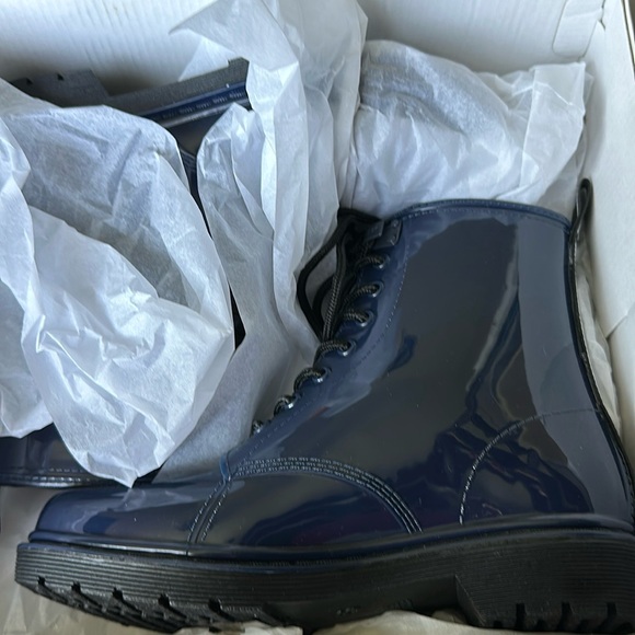 Michael Kors boots - Picture 1 of 3